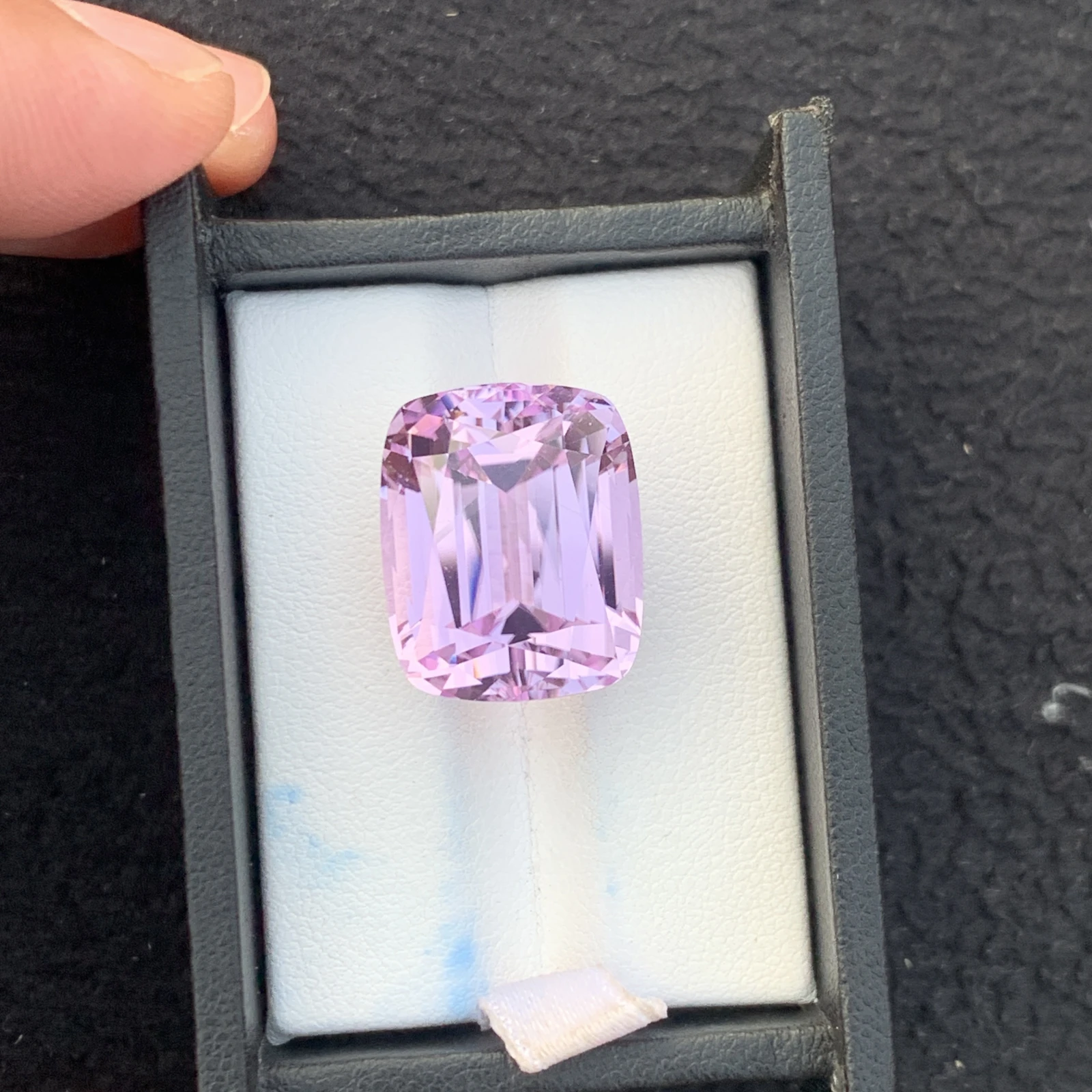 35.54 ct Natural Pink Kunzite Cushion Shape Loose Gemstone from Afghanistan — view 7